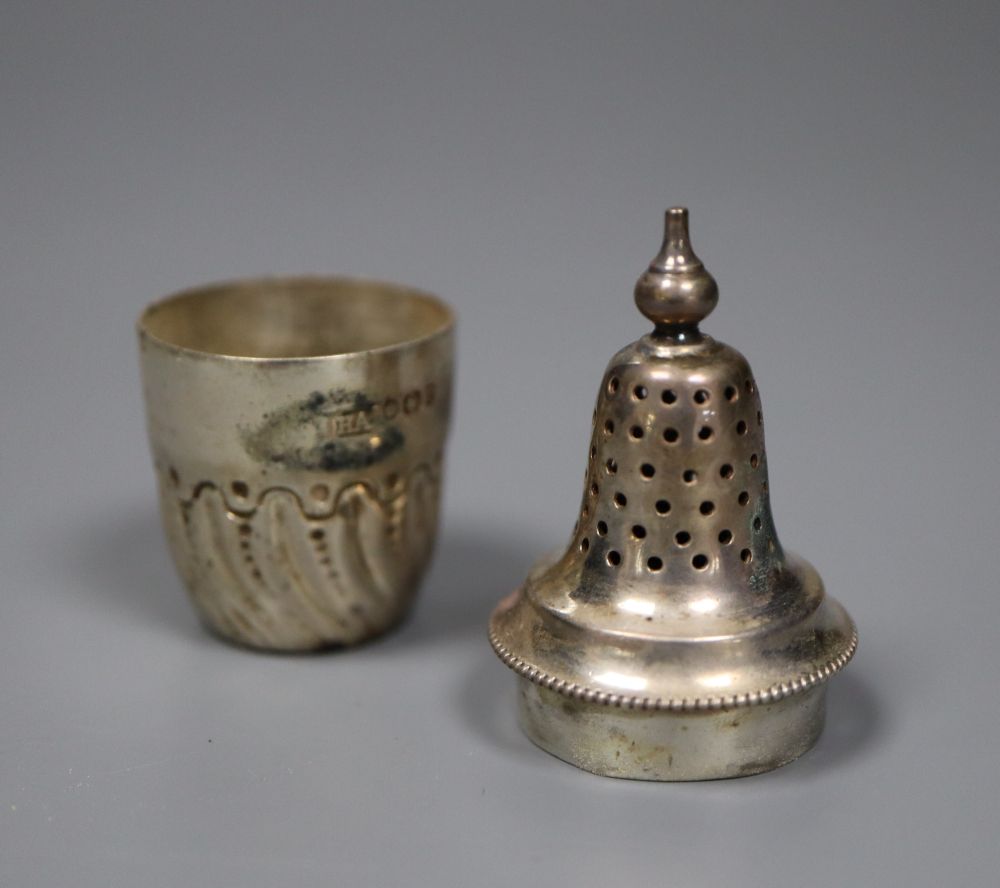 A cased set of four late Victorian silver pepper pots, Atkin Brothers, Sheffield 1897, 56mm.